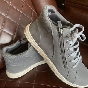 Dark grey Clarks Cloudsteppers sneakers